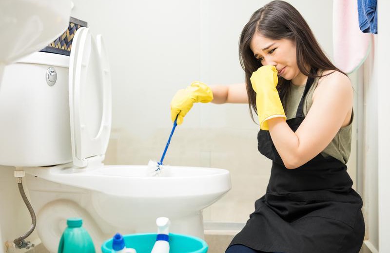 Có rất nhiều nguyên nhân gây ra mùi hôi trong nhà vệ sinh