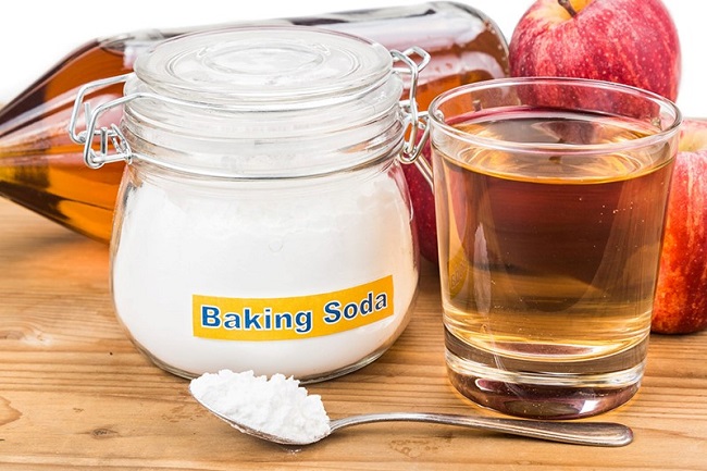 Dùng Baking soda và giấm ăn để thông cống